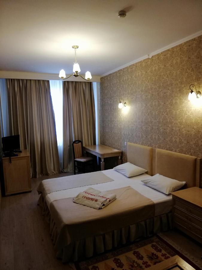 O Azamat Hotel Astana Exterior foto